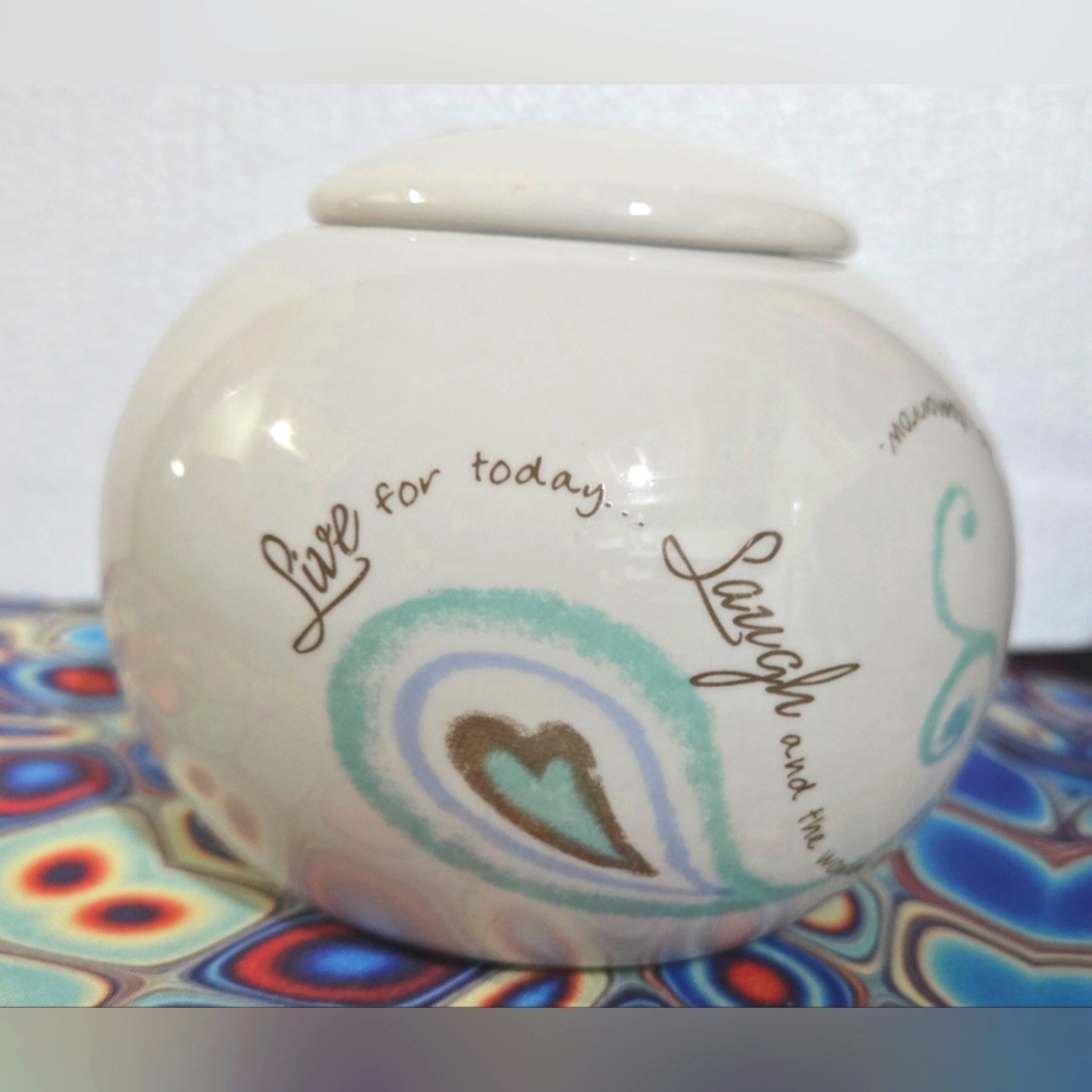 Life is a Circle Tealight Holder With Lid